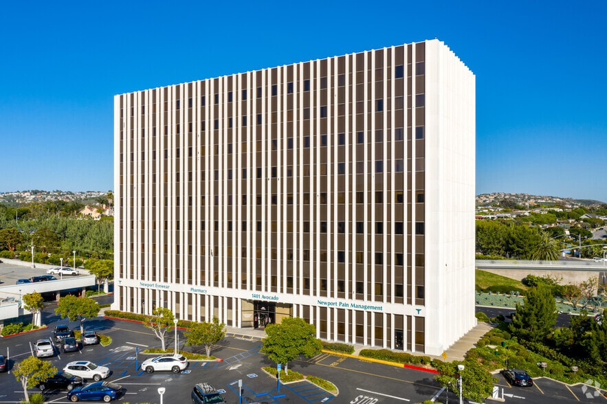 1401 Avocado Ave, Newport Beach, CA for lease - Building Photo - Image 2 of 4