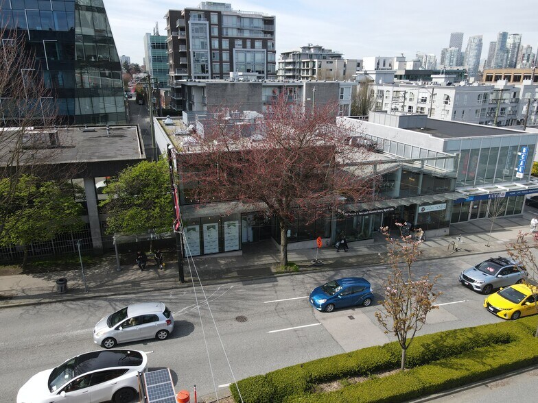2323-2325 Cambie St, Vancouver, BC for lease - Building Photo - Image 2 of 6