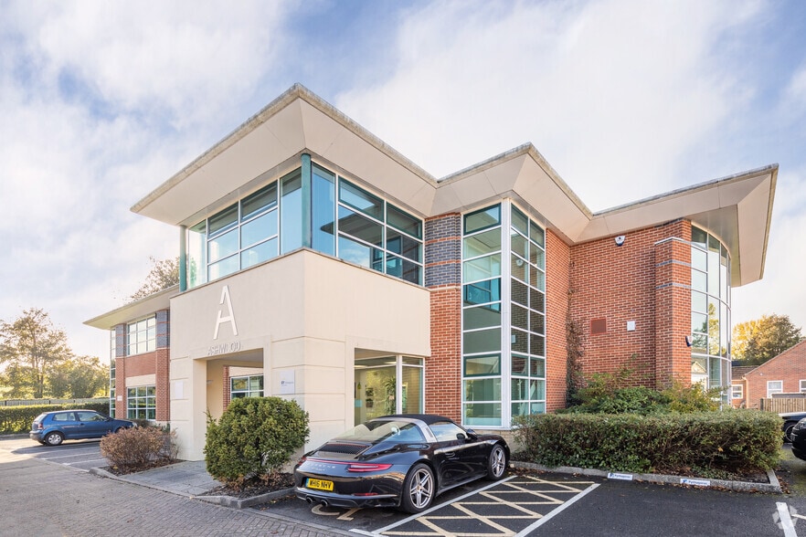 Waltham Rd, Maidenhead for lease - Primary Photo - Image 1 of 9