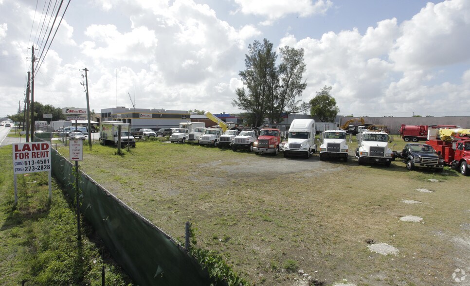 8470 NW 58th St, Doral, FL for sale - Primary Photo - Image 1 of 1