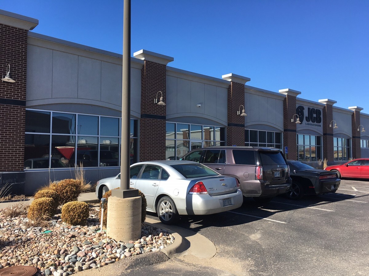 7335 W 33rd St, Wichita, KS 67205 Flex for Sale