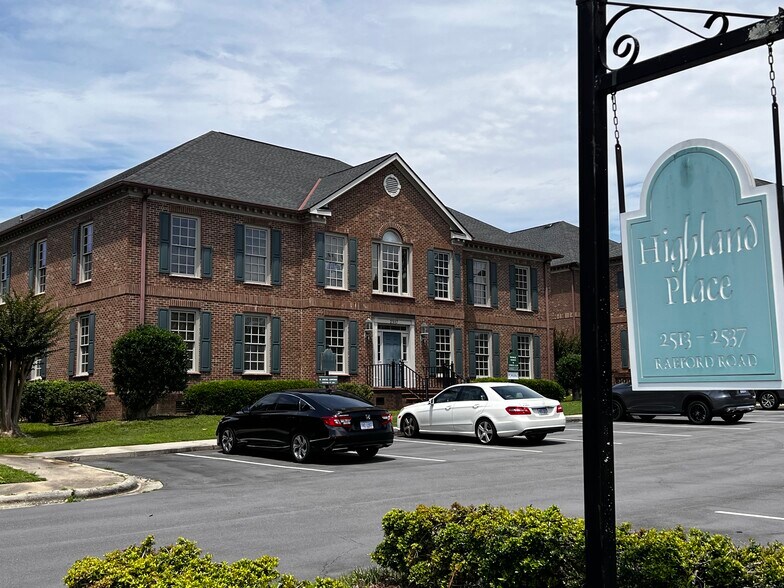 2517 Raeford Rd, Fayetteville, NC 28305