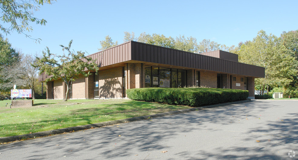 220 Farmington Ave, Farmington, CT for lease - Building Photo - Image 2 of 5