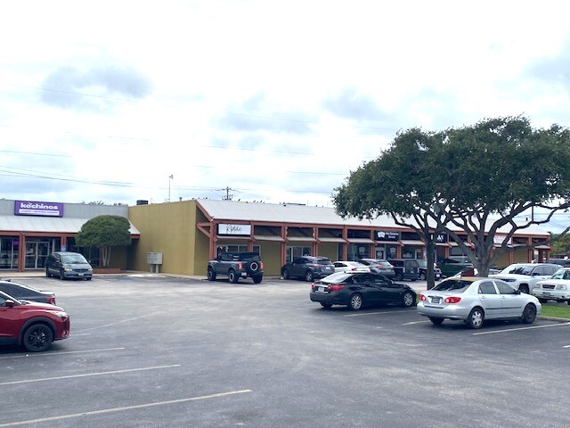 5862-5898 Everhart Rd, Corpus Christi, TX for lease - Building Photo - Image 2 of 6