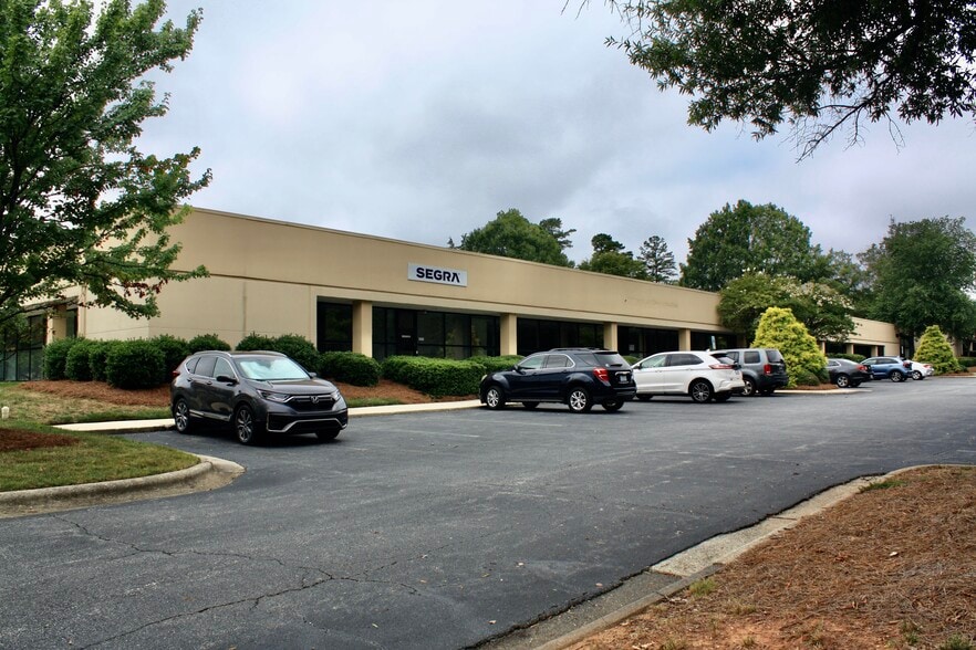 7817 National Service Rd, Greensboro, NC for lease - Building Photo - Image 3 of 17