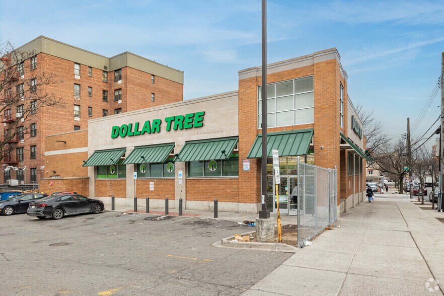 17506 Hillside Ave, Jamaica, NY for sale - Primary Photo - Image 1 of 1