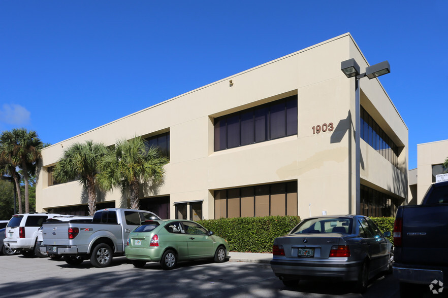 1903 S 25th St, Fort Pierce, FL for lease - Primary Photo - Image 2 of 9