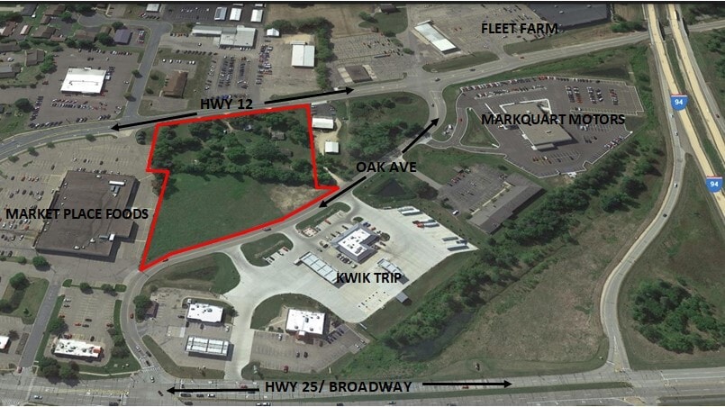 328 Oak Ave, Menomonie, WI for sale - Building Photo - Image 1 of 11