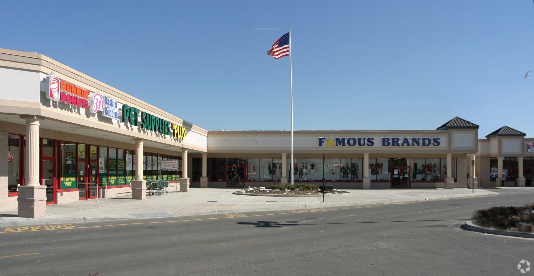 207225 W Merrick Rd, Valley Stream, NY 11580 King Kullen Shopping