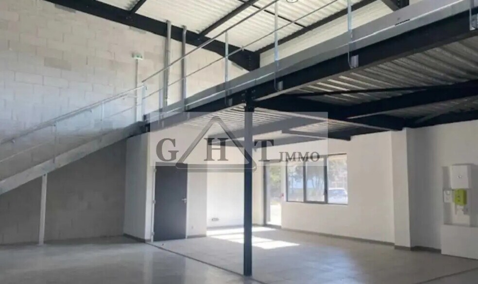 Industrial in Senlis for lease - Interior Photo - Image 3 of 4