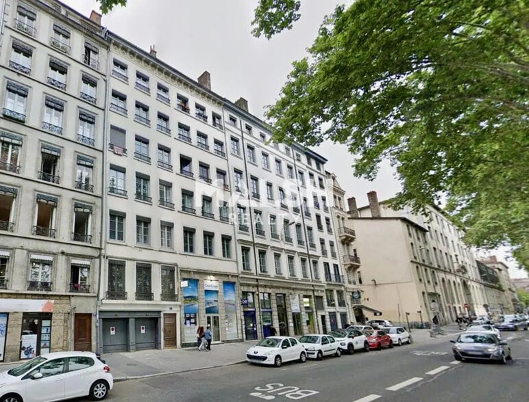 Office in Lyon for lease - Building Photo - Image 1 of 10