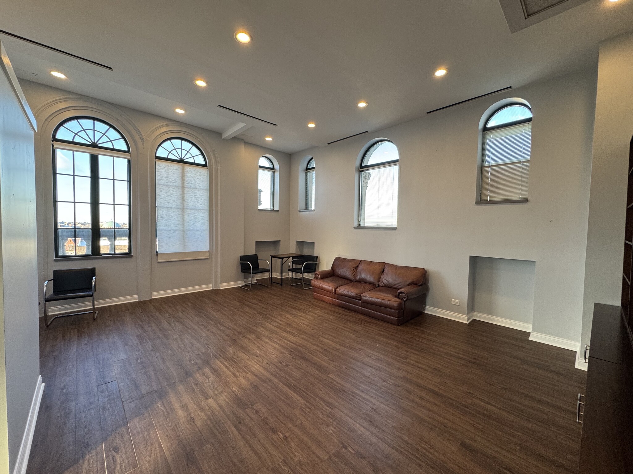 2551 N Clark St, Chicago, IL for lease Interior Photo- Image 1 of 3