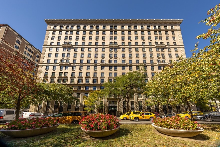 580 Park Ave, New York, NY for sale - Building Photo - Image 2 of 7