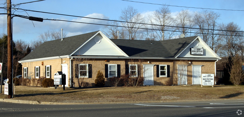 1105 Portion Rd, Farmingville, NY for sale - Primary Photo - Image 1 of 1