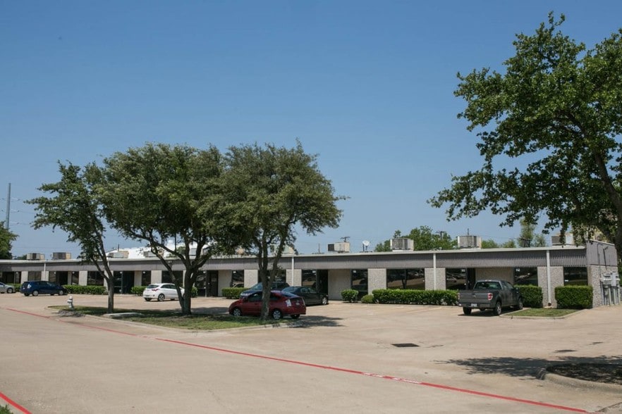 500 E Arapaho Rd, Richardson, TX for lease - Primary Photo - Image 1 of 5