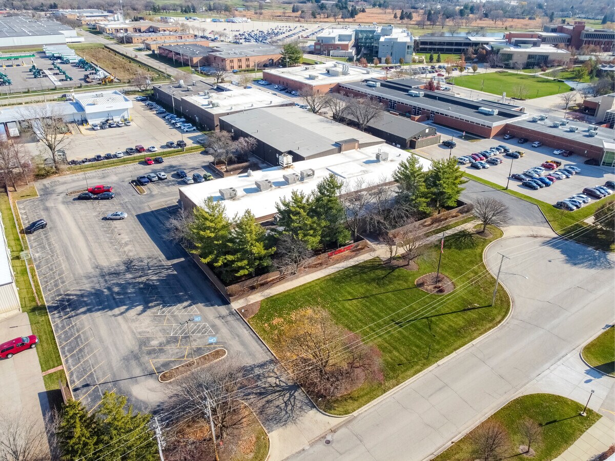 495 Renner Dr, Elgin, IL 60123