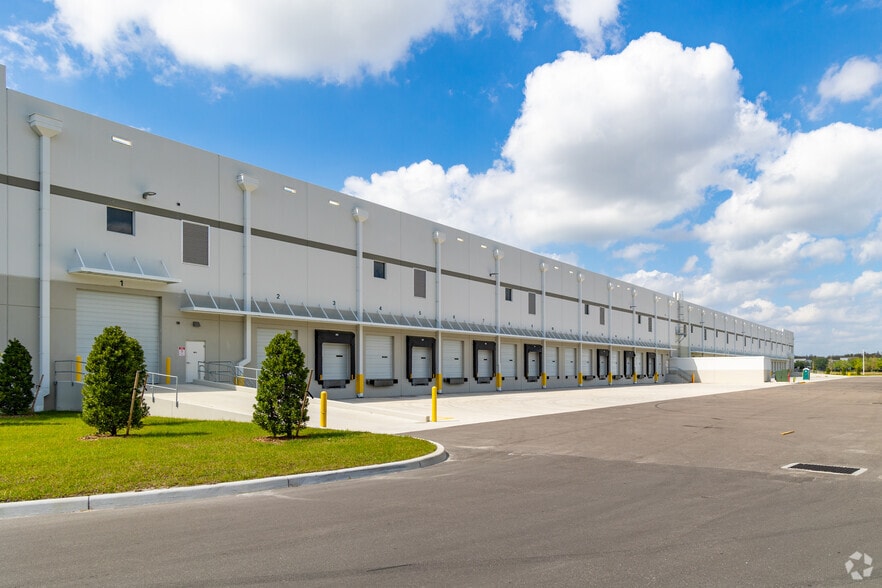 10963 Florida Crown Dr, Orlando, FL for lease - Building Photo - Image 2 of 5