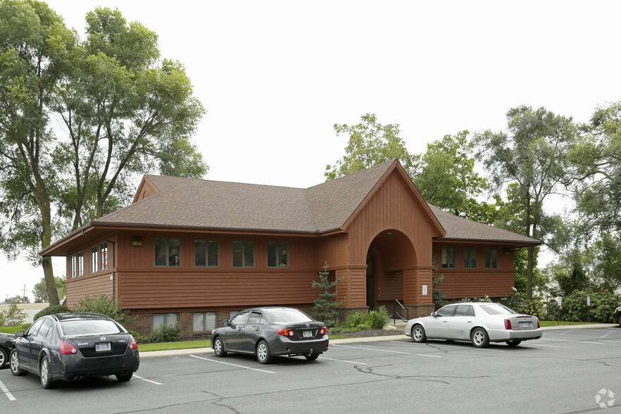 866 3 Mile Rd, Grand Rapids, MI for sale - Primary Photo - Image 1 of 1