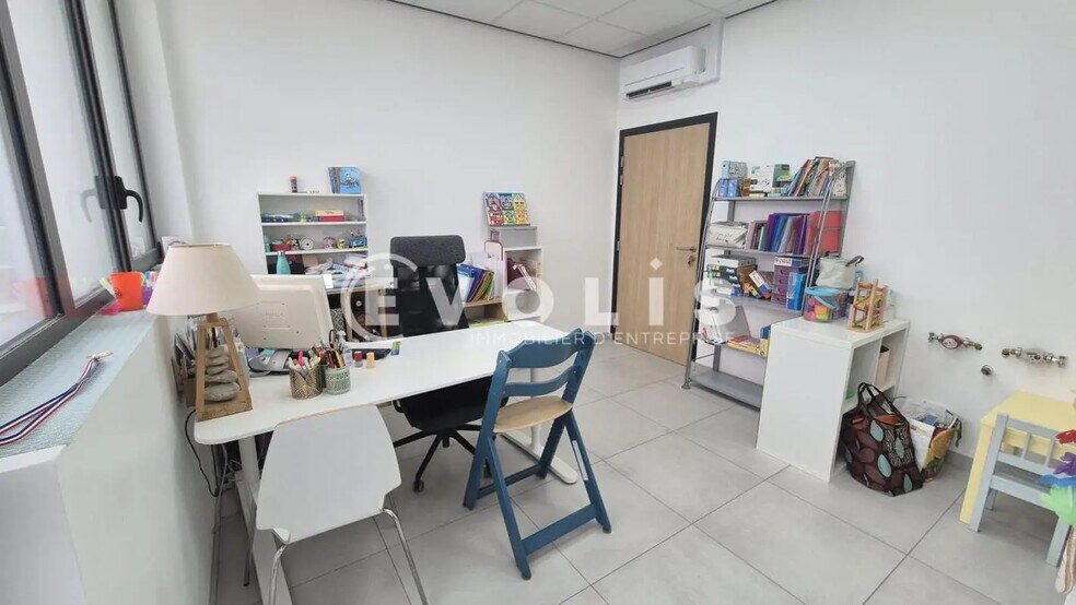 Office in Serris for lease - Interior Photo - Image 1 of 4