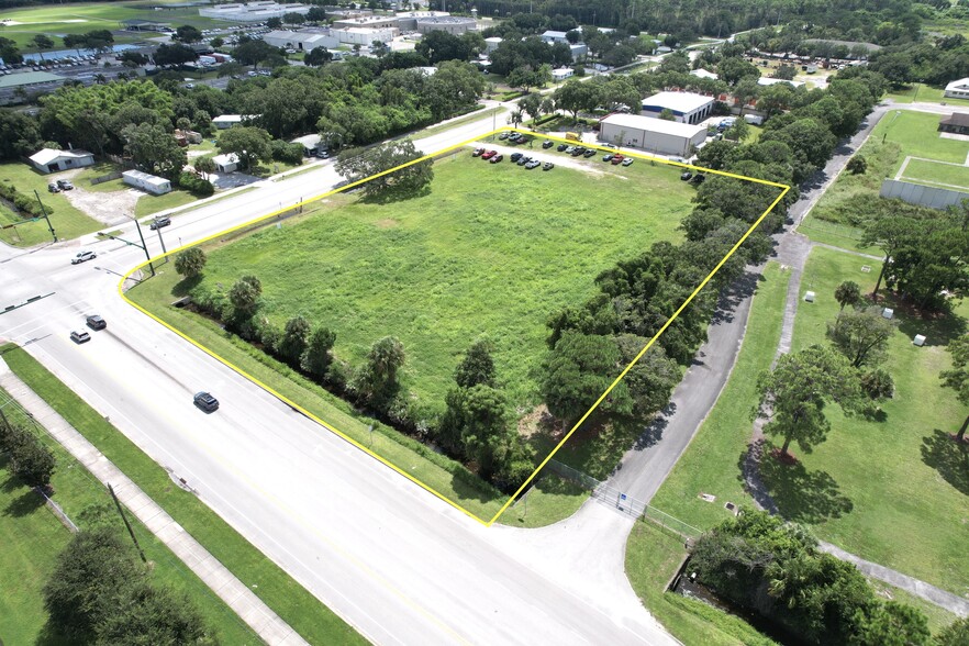 4075 43rd Ave, Vero Beach, FL for sale - Building Photo - Image 2 of 25