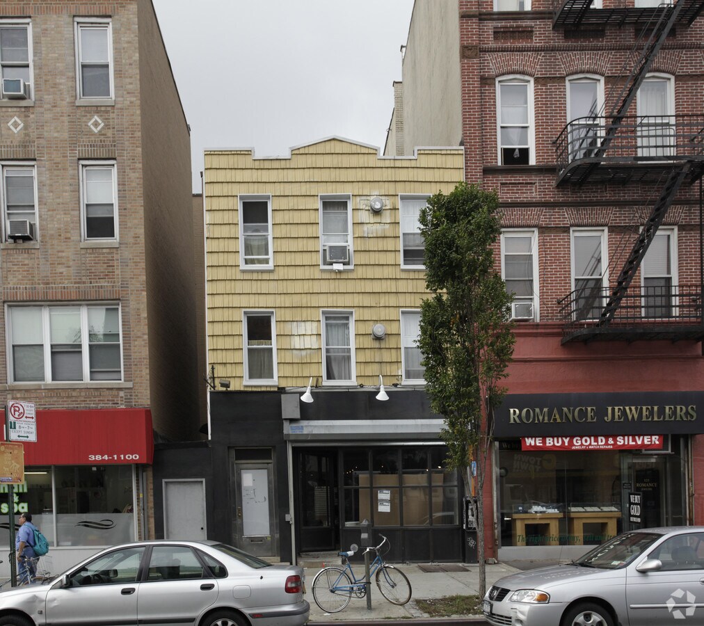 323 Graham Ave, Brooklyn, NY 11211