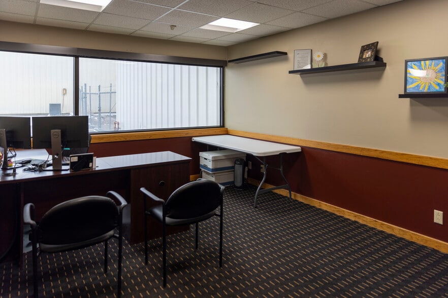 1661 W 2750 S, Ogden, UT for lease - Interior Photo - Image 3 of 27