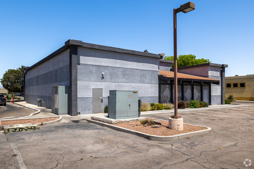 1375 E Tropicana Ave, Las Vegas, NV for lease - Primary Photo - Image 2 of 39