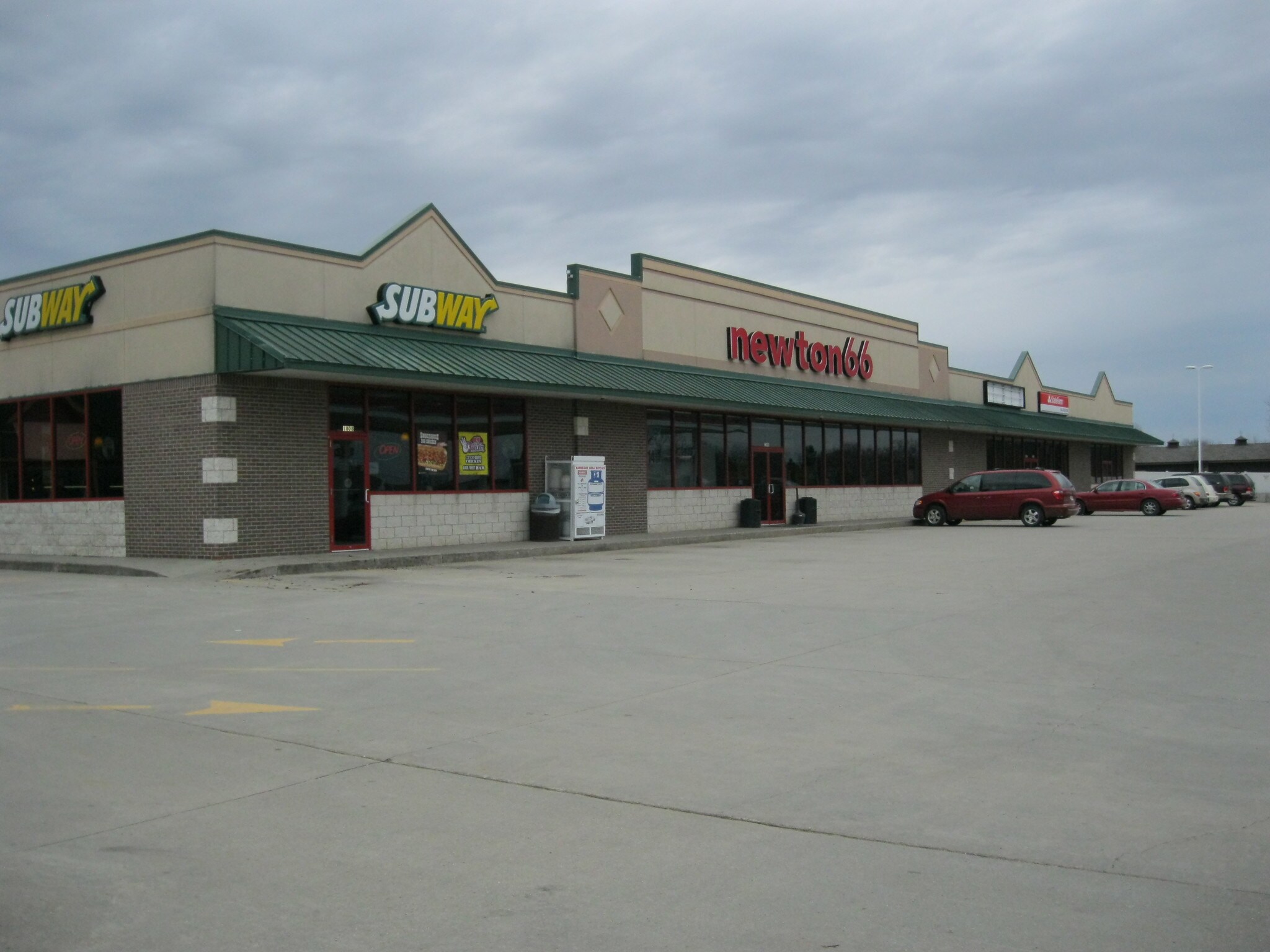 1800-1808 S 12th Ave W, Newton, IA for sale Building Photo- Image 1 of 1
