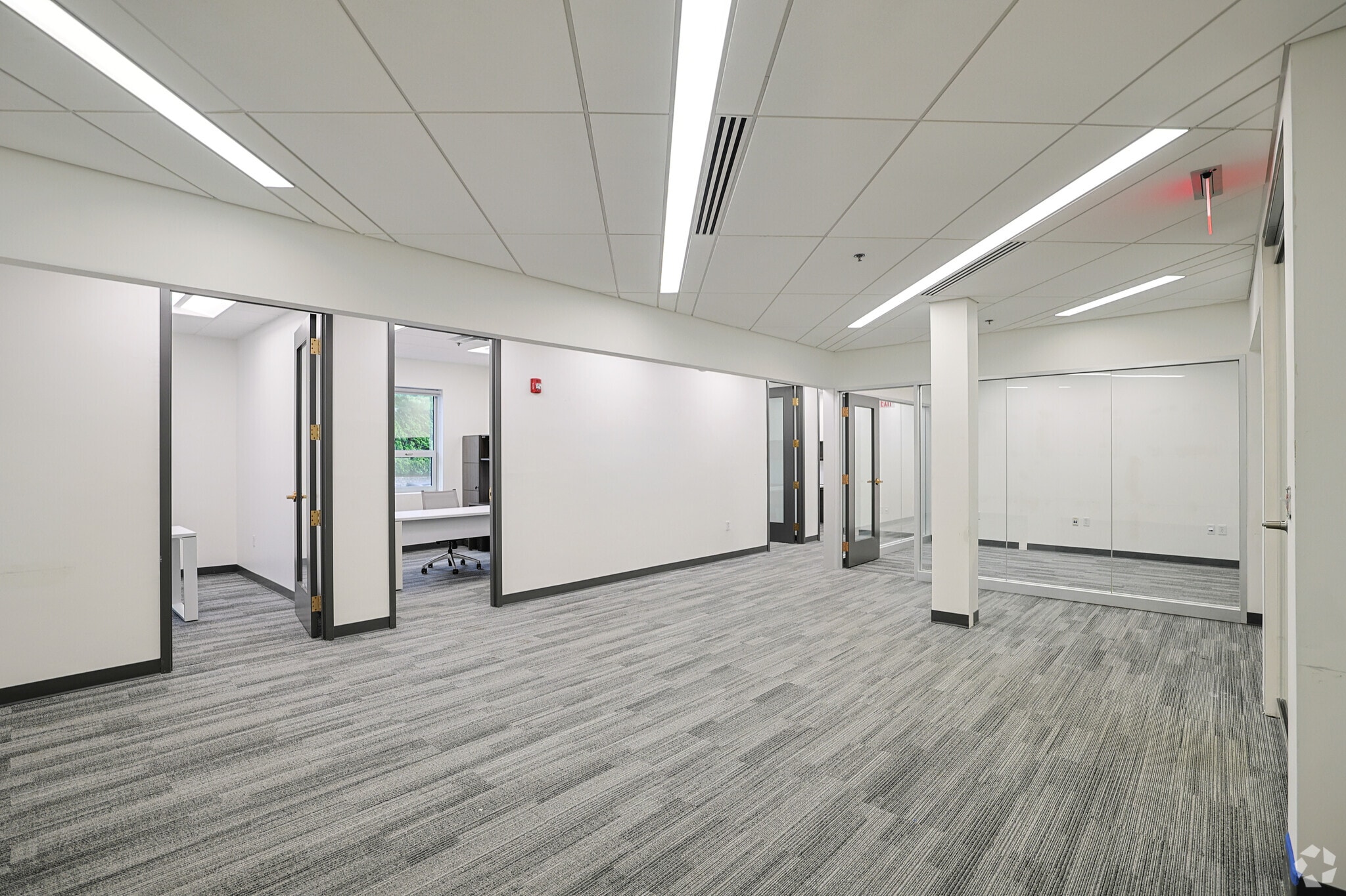 50 Burlington Mall Rd, Burlington, MA for lease Interior Photo- Image 1 of 6