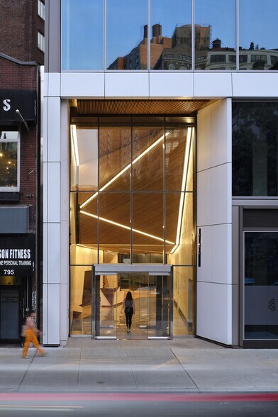 799 Broadway, New York, NY for lease - Building Photo - Image 2 of 7