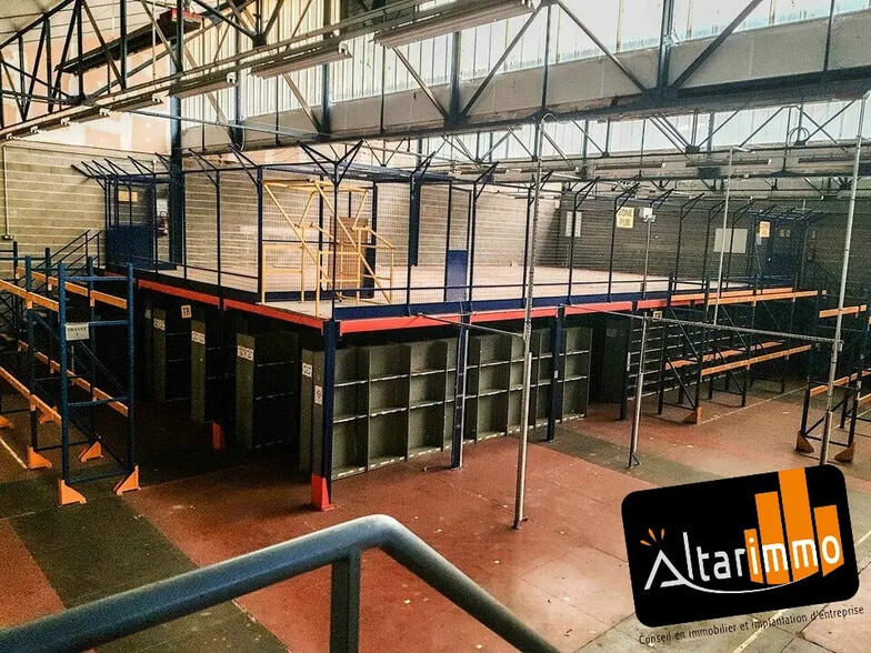 Flex in Chartres for lease - Interior Photo - Image 2 of 4