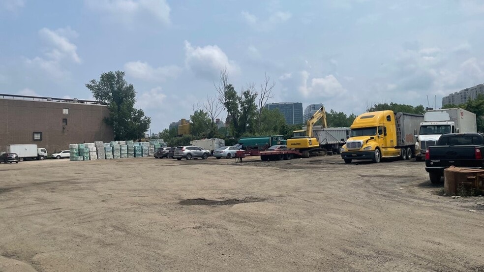 127-40 Willets Point Blvd, Flushing, NY for lease - Building Photo - Image 2 of 5