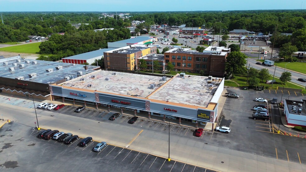 2802 N Lafayette Rd, Indianapolis, IN for lease - Commercial Listing Video - Image 3 of 28