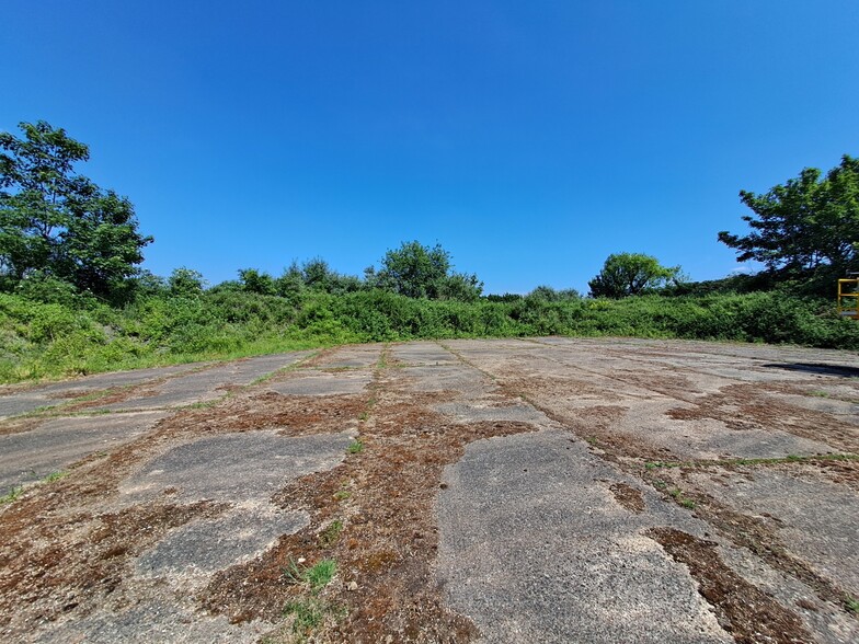 Chalk Pit Ln, Leatherhead for sale - Primary Photo - Image 2 of 6