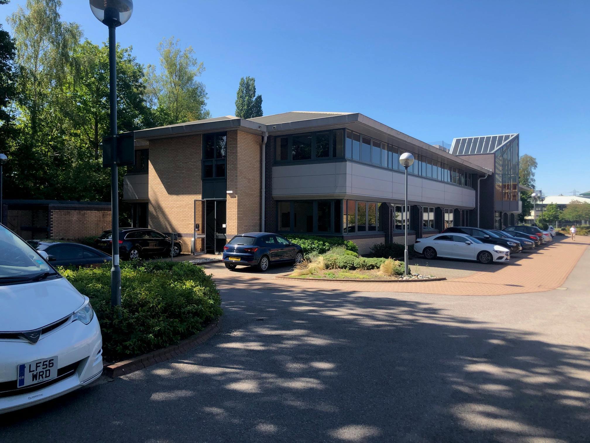Fishponds Rd, Wokingham for lease Building Photo- Image 1 of 2