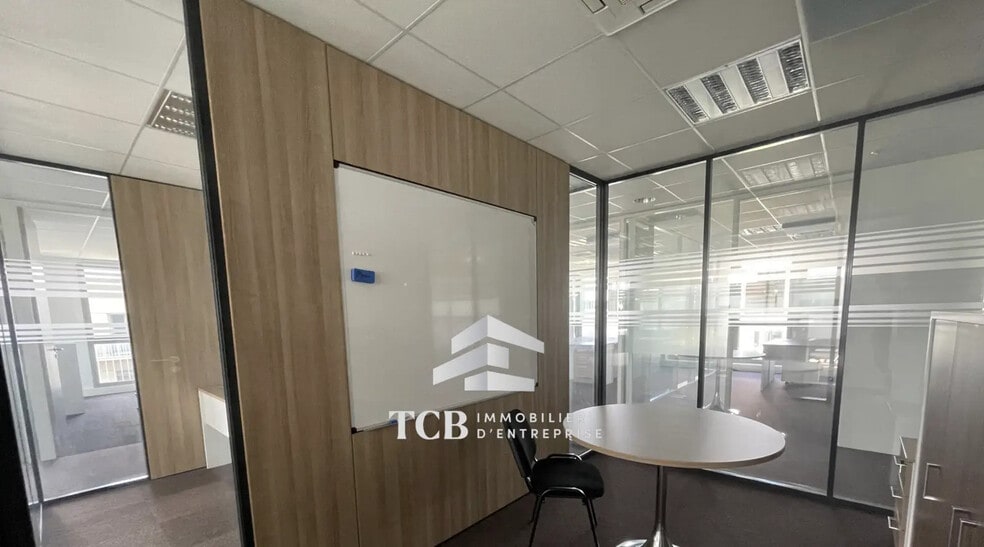 Office in Saint-Herblain for lease - Interior Photo - Image 3 of 8