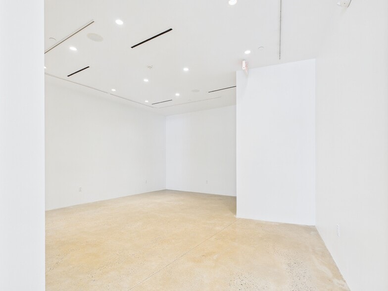 407-409 Greenwich Ave, Greenwich, CT for lease - Building Photo - Image 3 of 17