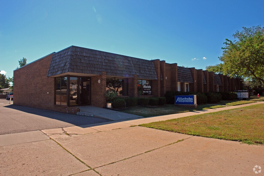 27500 Hoover Rd, Warren, MI for sale - Primary Photo - Image 1 of 46