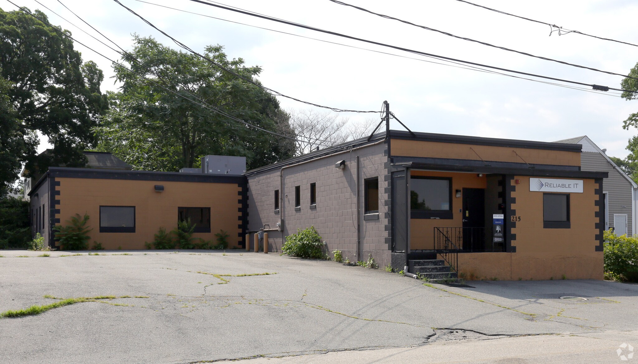 215 N Brow St, East Providence, RI for sale Primary Photo- Image 1 of 1