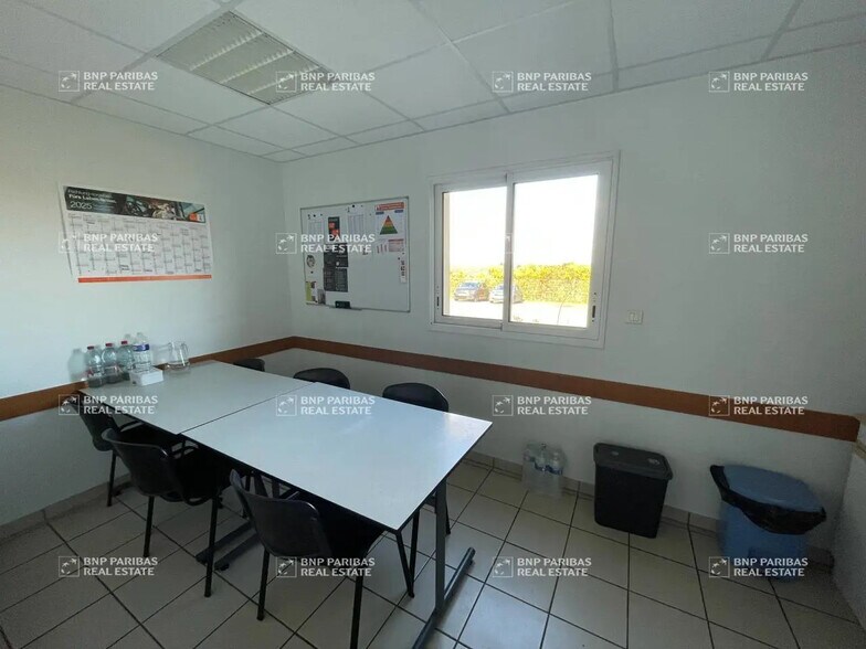Flex in Corps-Nuds for lease - Interior Photo - Image 3 of 7
