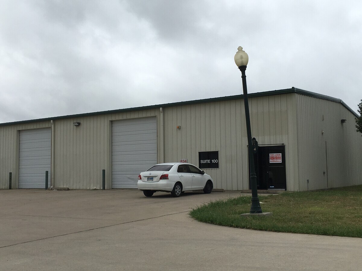 834 Blue Mound Rd W, Haslet, TX 76052