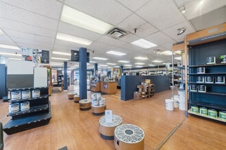 2975 Dundas St W, Toronto, ON for lease Interior Photo- Image 2 of 5