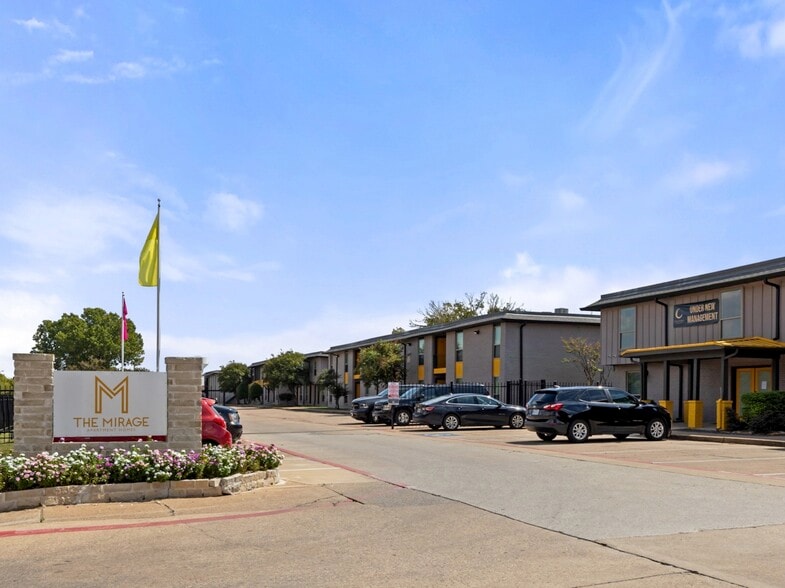 504 Dudley Cir, Arlington, TX for sale - Building Photo - Image 1 of 56