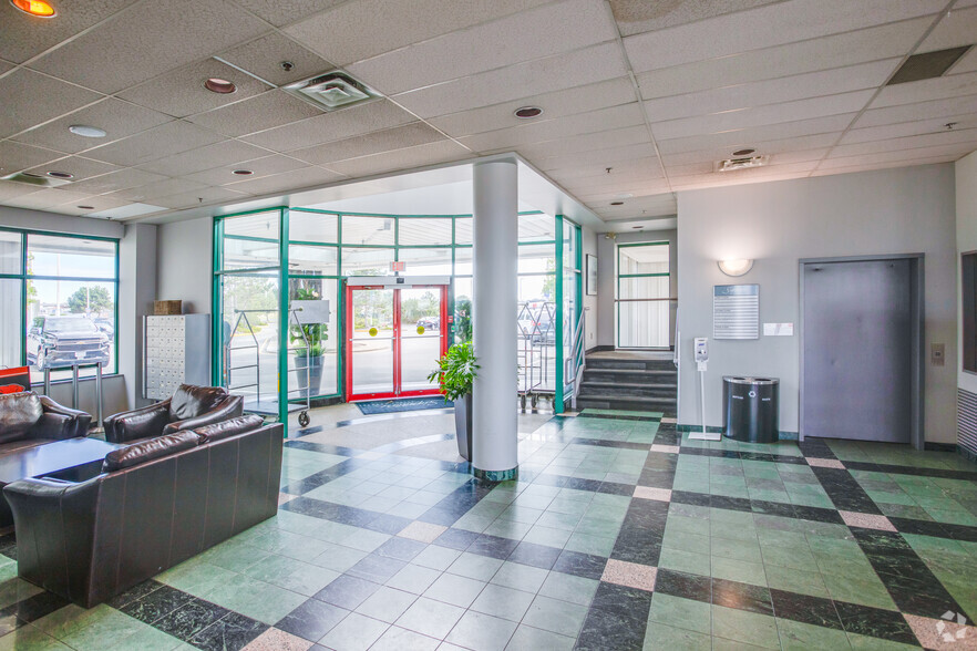 4360 Agar Dr, Richmond, BC for lease - Lobby - Image 3 of 4