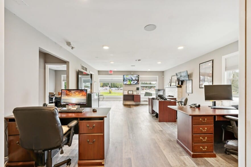 620 State Highway 9, Freehold, NJ for sale - Interior Photo - Image 2 of 8