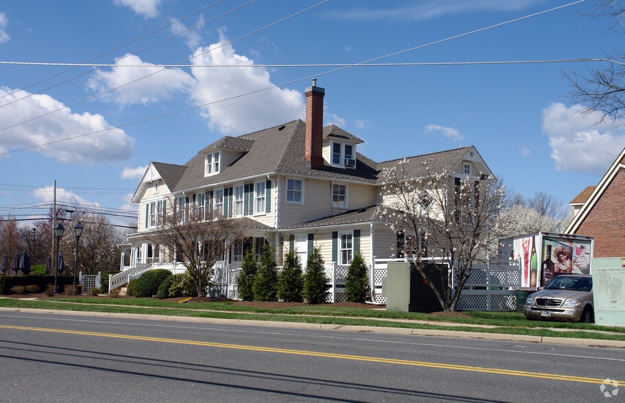 1148 Walker Rd, Great Falls, VA for sale - Primary Photo - Image 1 of 5