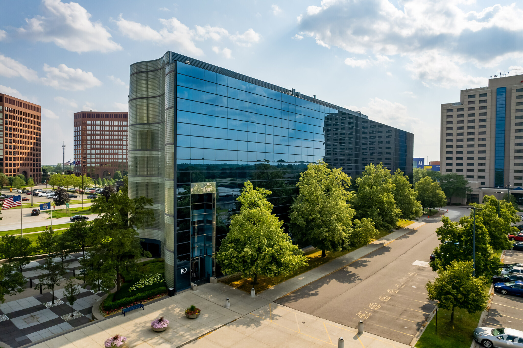 100 W Big Beaver Rd, Troy, MI for lease Building Photo- Image 1 of 14