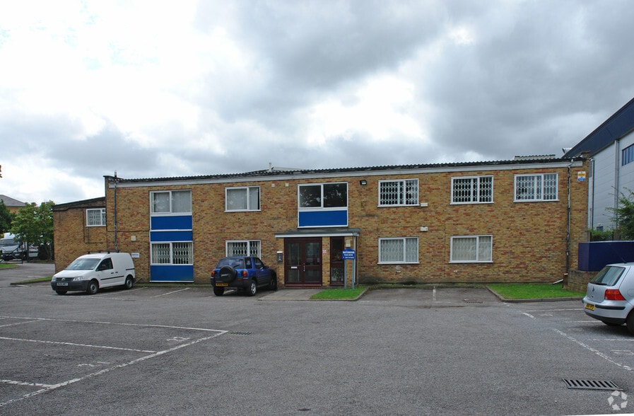 Watchmoor Rd, Camberley for lease - Building Photo - Image 3 of 21