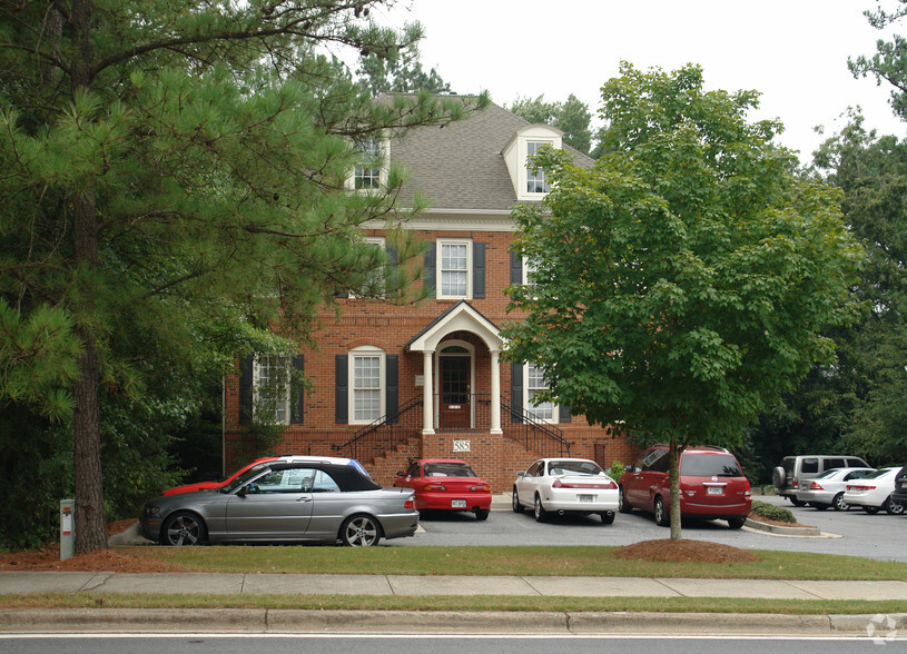 585 Colonial Park Dr, Roswell, GA for sale - Building Photo - Image 3 of 32