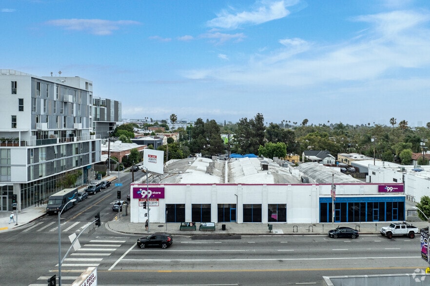 852 N La Brea Ave, Los Angeles, CA for lease - Building Photo - Image 3 of 7